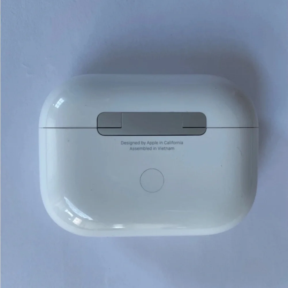 GENUINE Apple AirPods Pro 1st Gen Replacement Charging Case Model A2190 - White